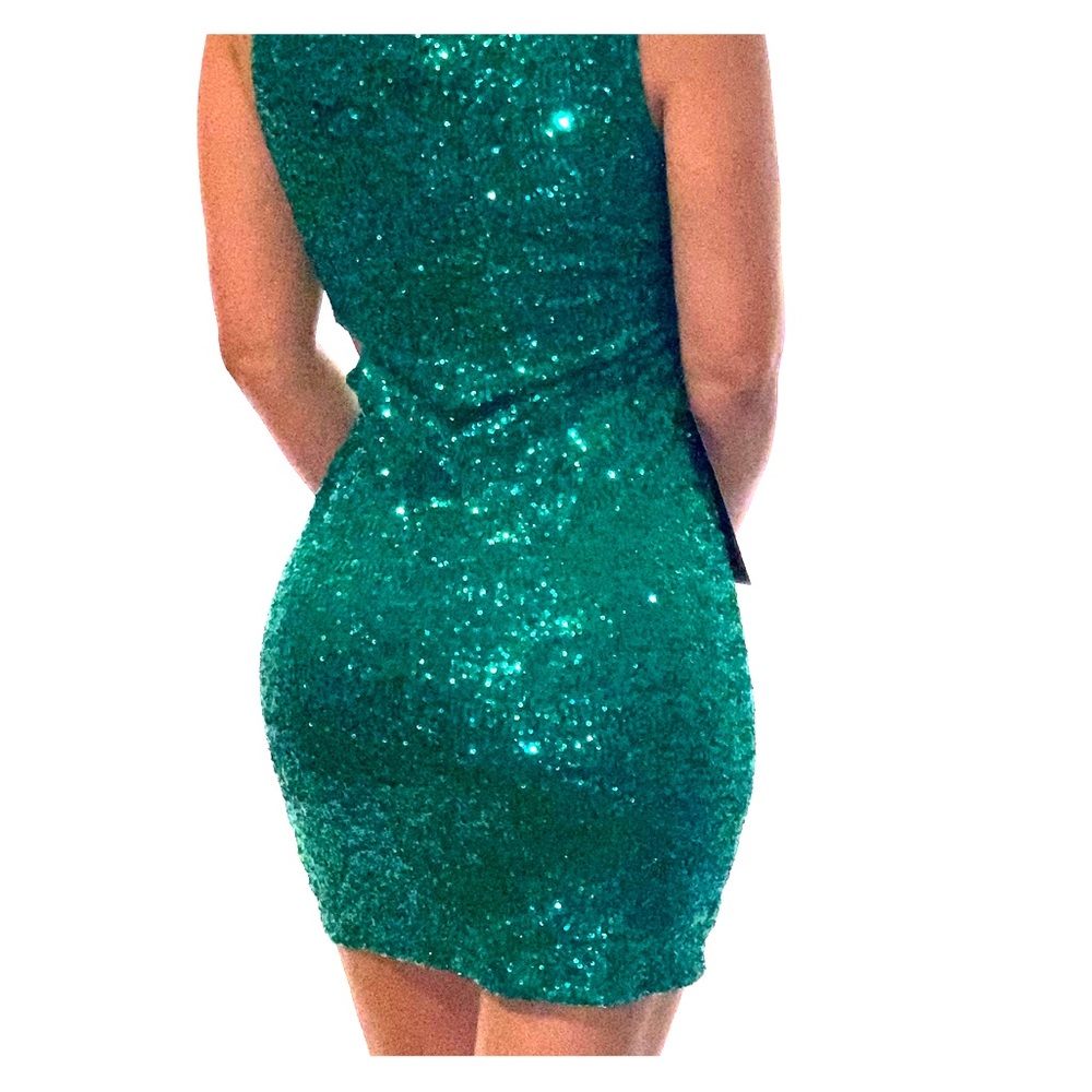 ST PATRICK  BEBE  addiction green dress .